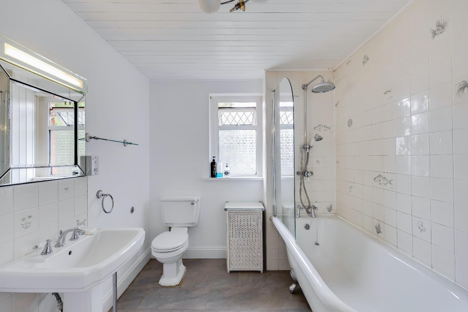 Downside House, Cattery & Equestrian Facilities, Sully Road, Penarth, CF64 2TR